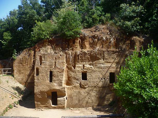 Necropoli etrusca delle Grotte a Populonia
