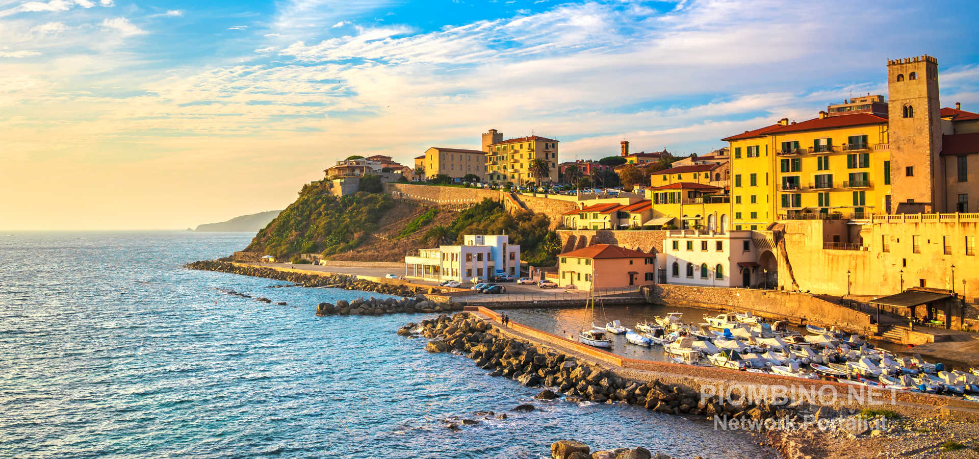Piombino vista dal Mare - Principale porto dei traghetti Piombino - Isola d'Elba
